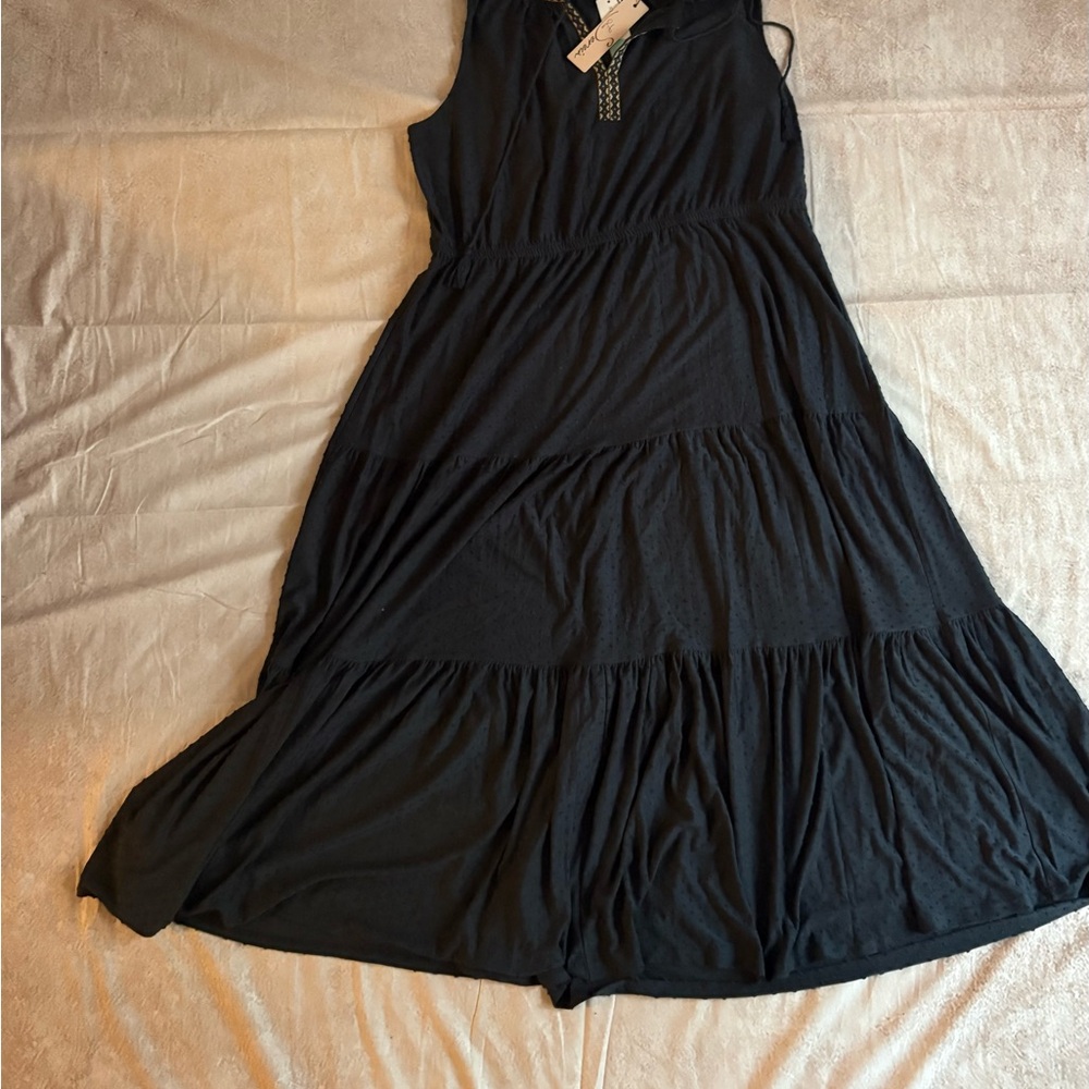 Les Serien Maxi Sundress with V-neck and Sleeveless Design